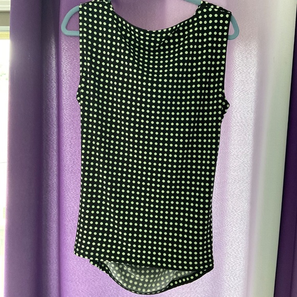 Alfani green polka dot sleeveless blouse - Picture 2 of 4